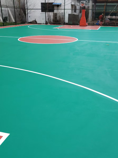 商丘 球场长期使用易出现地面开裂